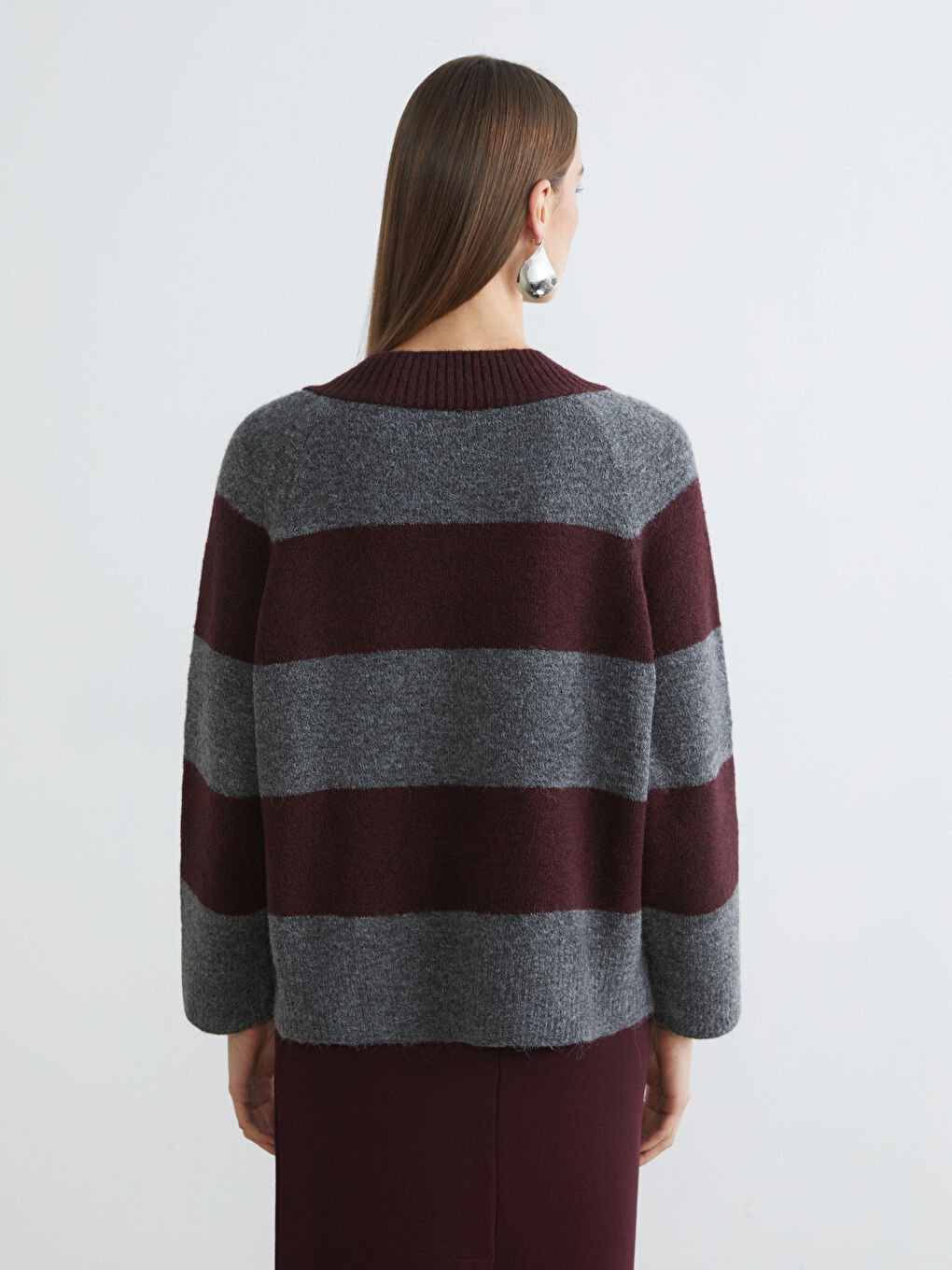 Bordo V Yaka Çizgili Oversize Kadın Triko Kazak-3