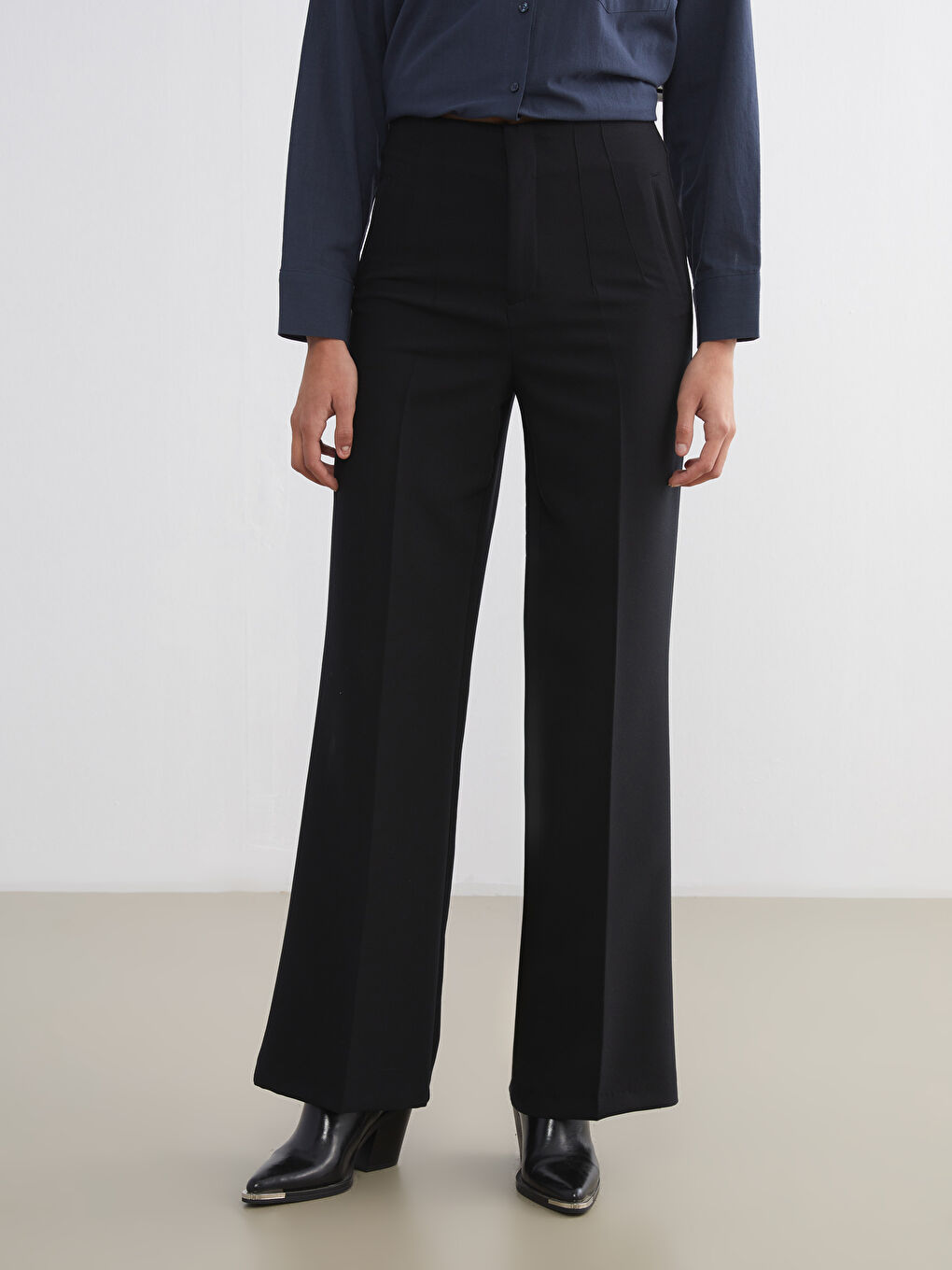 Siyah Dar Fit Geniş Paça Kadın Pantolon-1