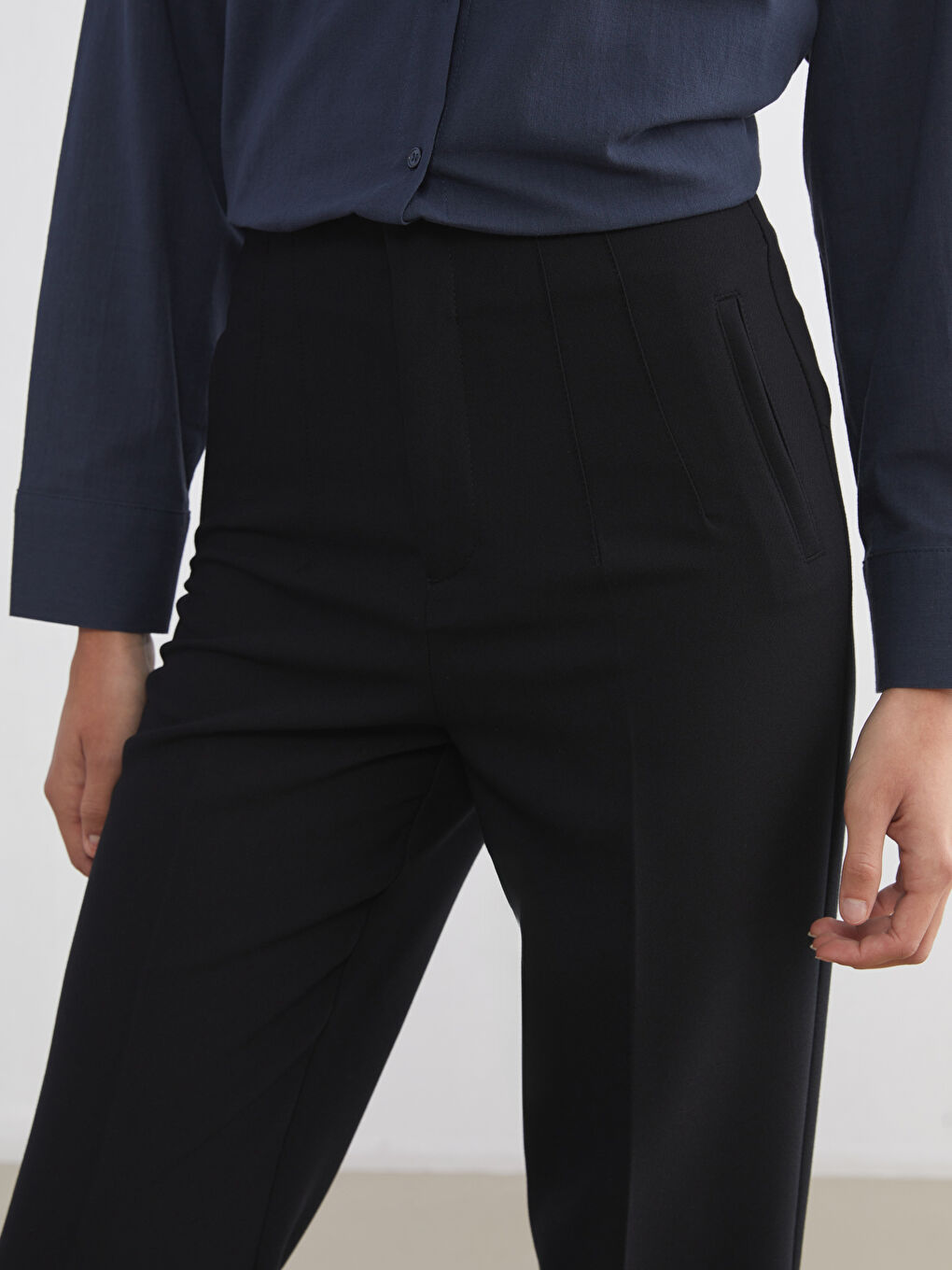 Siyah Dar Fit Geniş Paça Kadın Pantolon-2