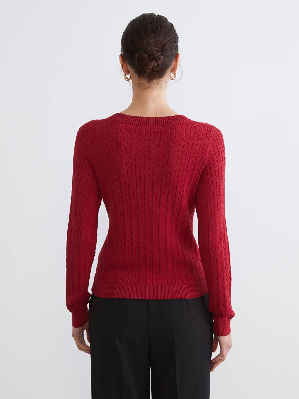 Свитер из трикотажа с V-образным вырезом и узором для женщин-3