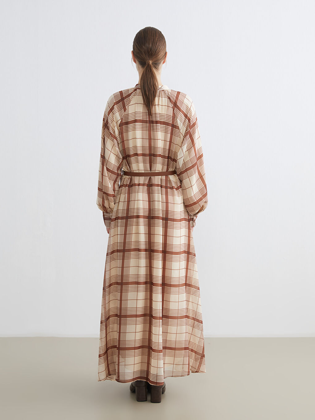 Kahverengi Bağlamalı Yaka Ekose Elbise-3