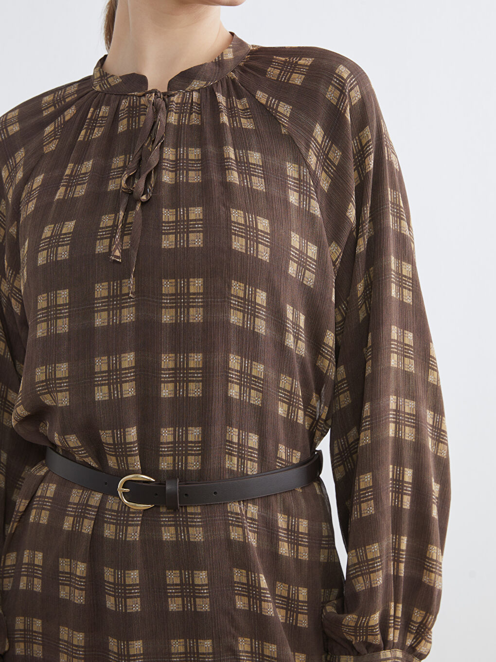 Kahverengi Bağlamalı Yaka Ekose Elbise-2