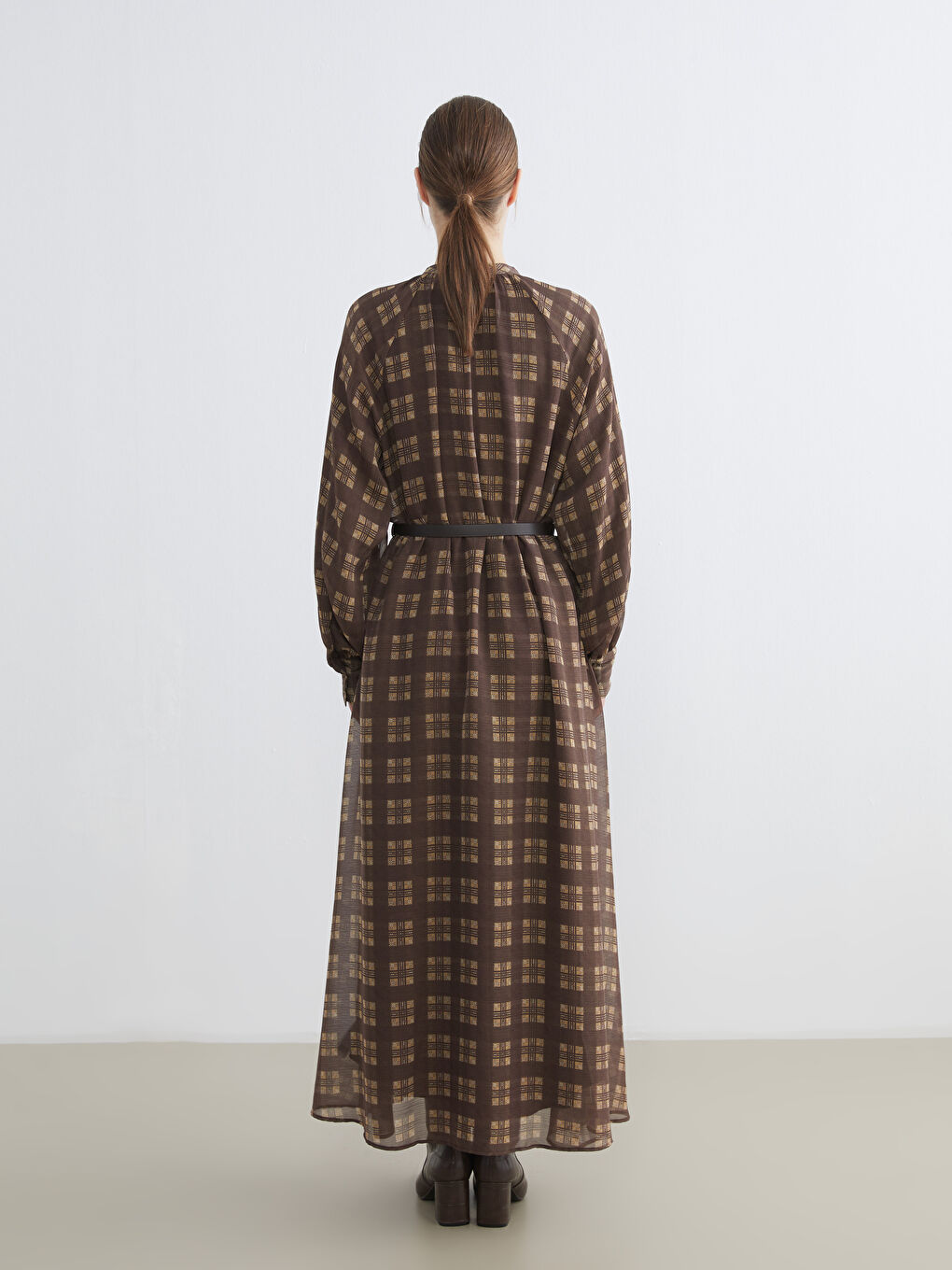 Kahverengi Bağlamalı Yaka Ekose Elbise-3