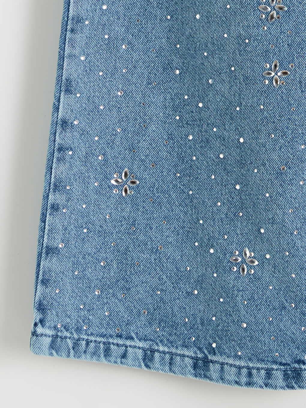 جینزی کچانی قاچ فراوان ڕازاوە بە بەردی ڕووشاو-2