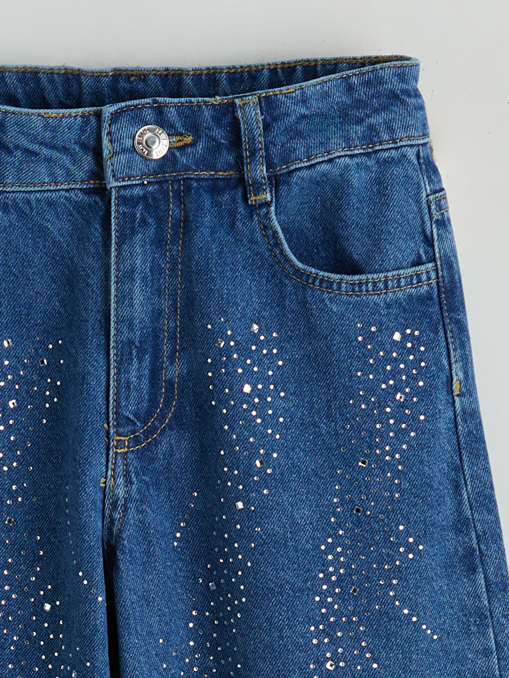 جینزی کچانی قاچ فراوان ڕازاوە بە بەردی ڕووشاو-2