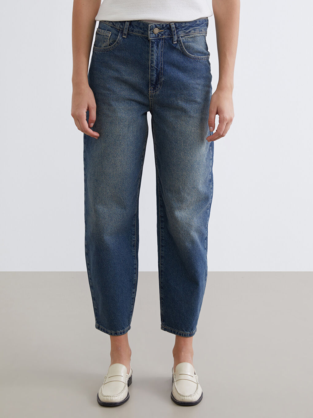 Barrel Fit Women's Jeans-1