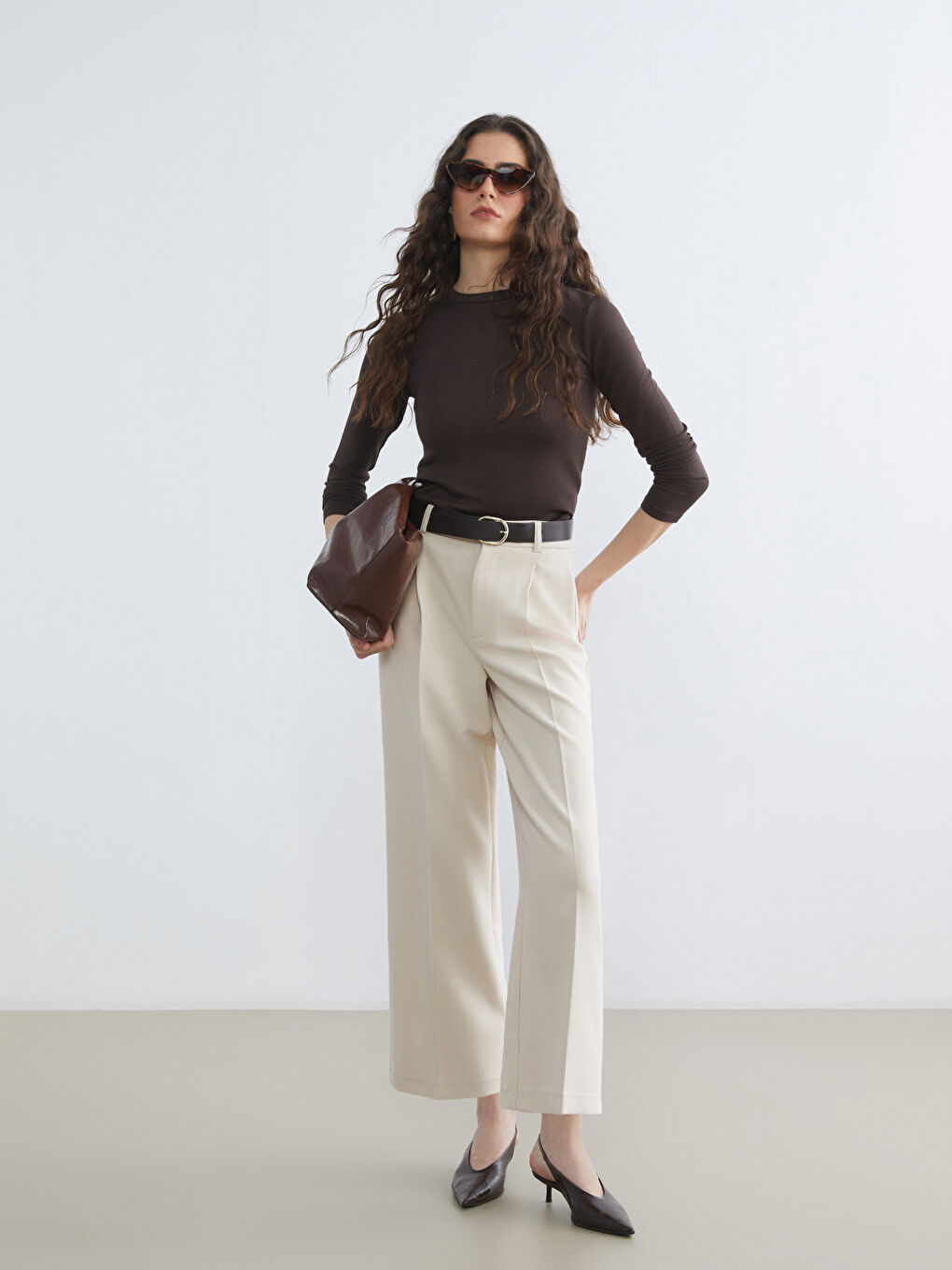 Bej Beli Kemerli Geniş Paça Kadın Pantolon