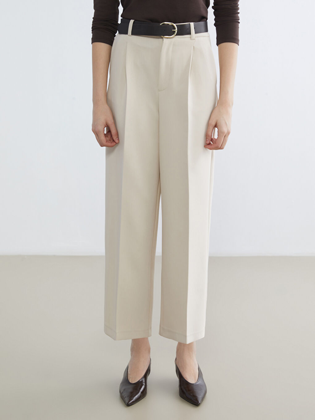 Bej Beli Kemerli Geniş Paça Kadın Pantolon-1