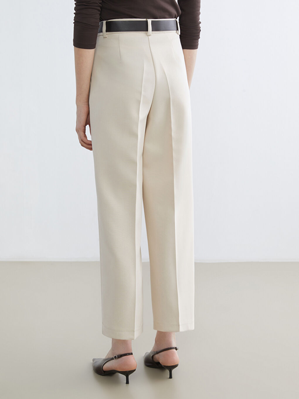 Bej Beli Kemerli Geniş Paça Kadın Pantolon-3