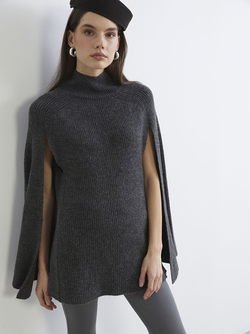 Antrasit Yarım Balıkçı Yaka Kolları Yırtmaçlı Kadın Kazak