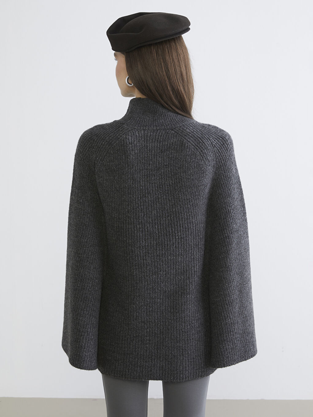 Antrasit Yarım Balıkçı Yaka Kolları Yırtmaçlı Kadın Kazak-3