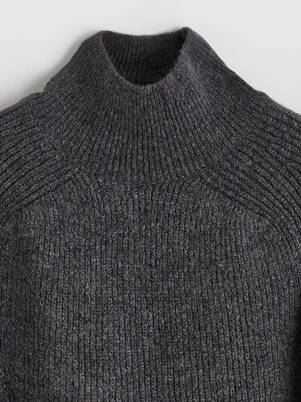 Antrasit Yarım Balıkçı Yaka Kolları Yırtmaçlı Kadın Kazak-5