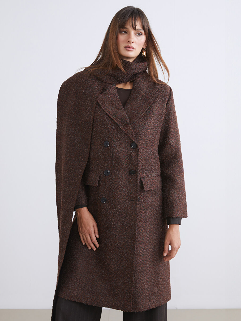 Kahverengi Kruvaze Yaka Atkılı Kadın Kaban-1