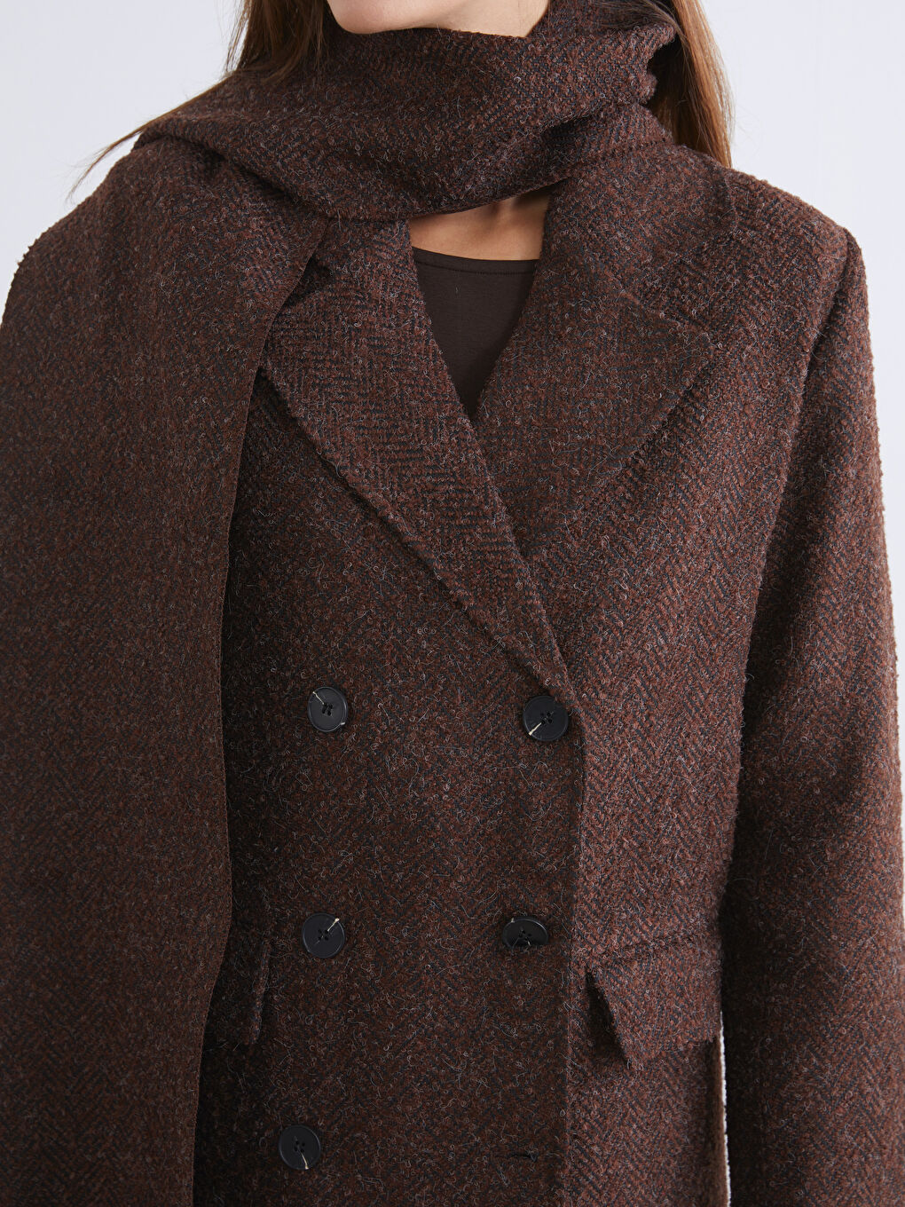 Kahverengi Kruvaze Yaka Atkılı Kadın Kaban-2