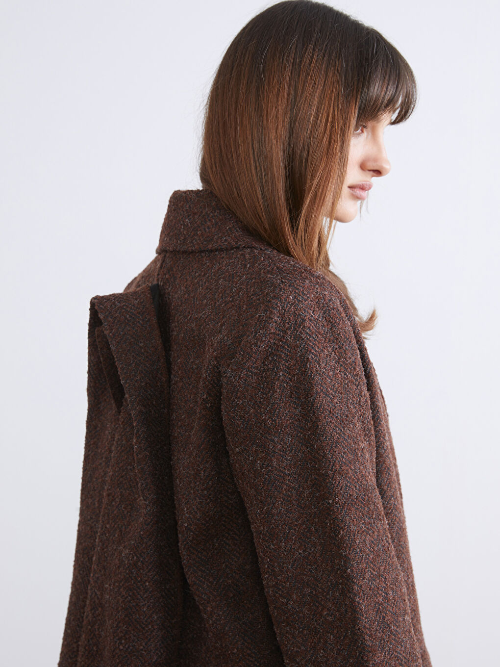 Kahverengi Kruvaze Yaka Atkılı Kadın Kaban-3