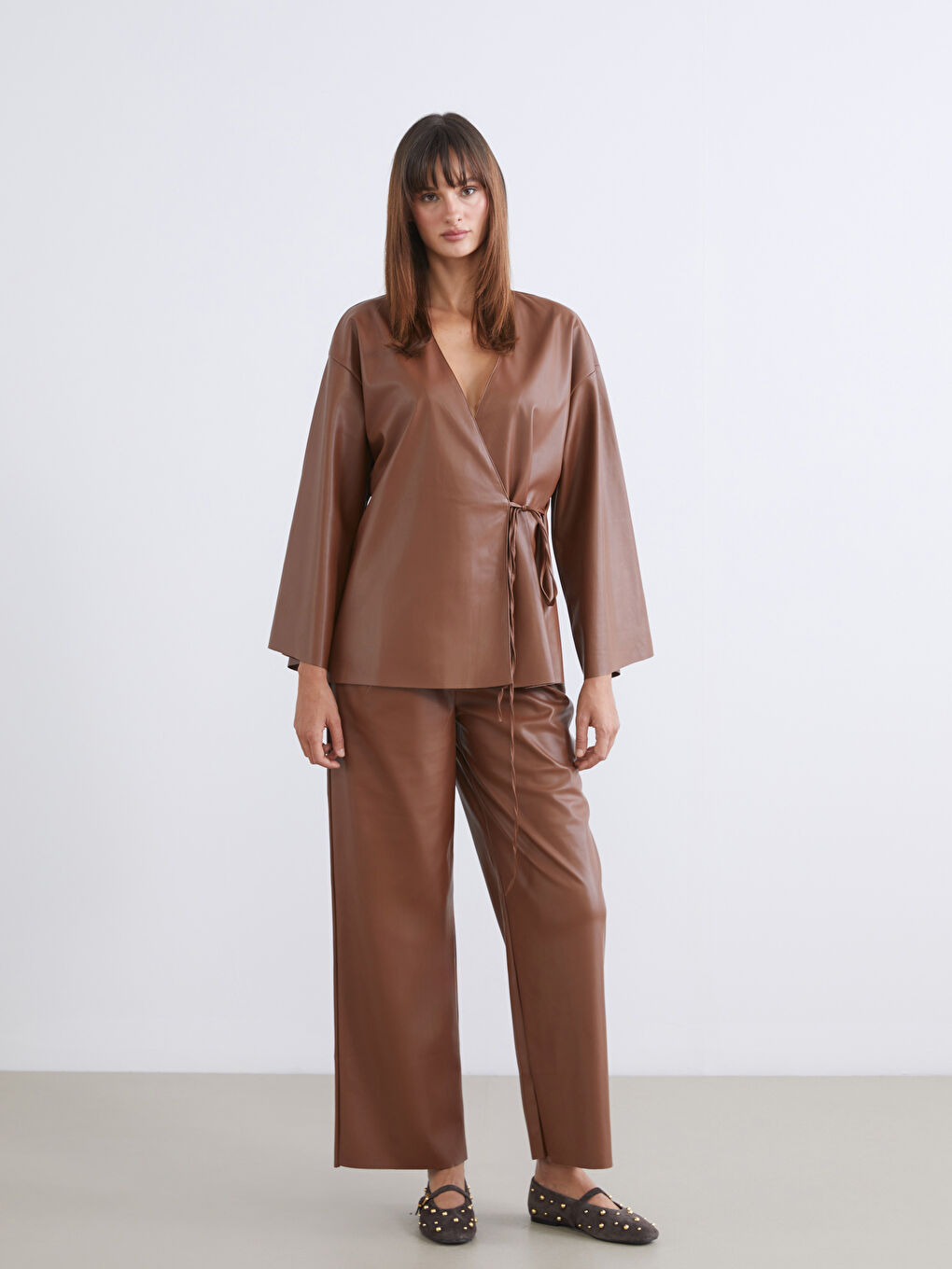 Kahverengi Beli Lastikli Deri Görünümlü Kadın Pantolon