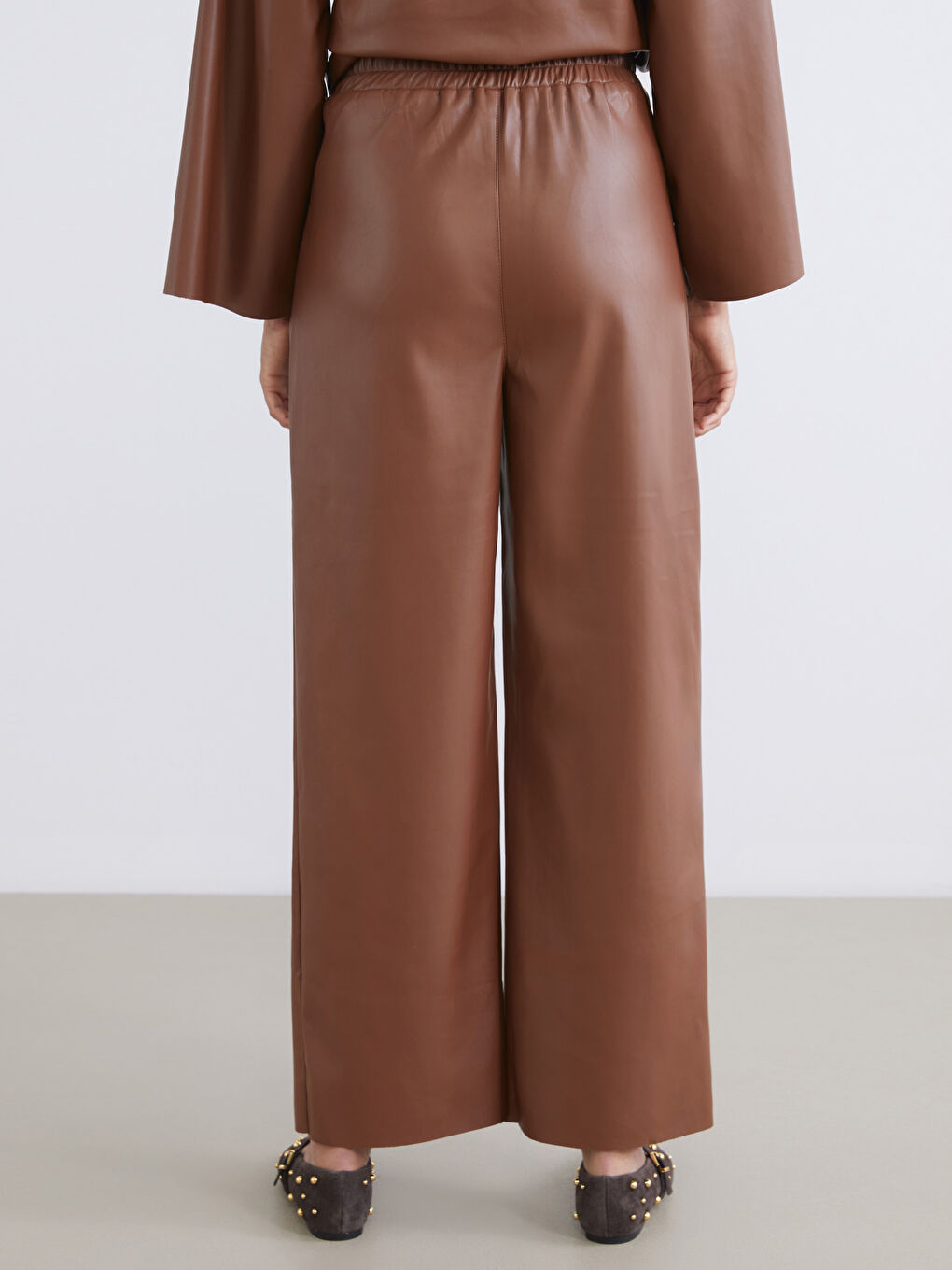 Kahverengi Beli Lastikli Deri Görünümlü Kadın Pantolon-3