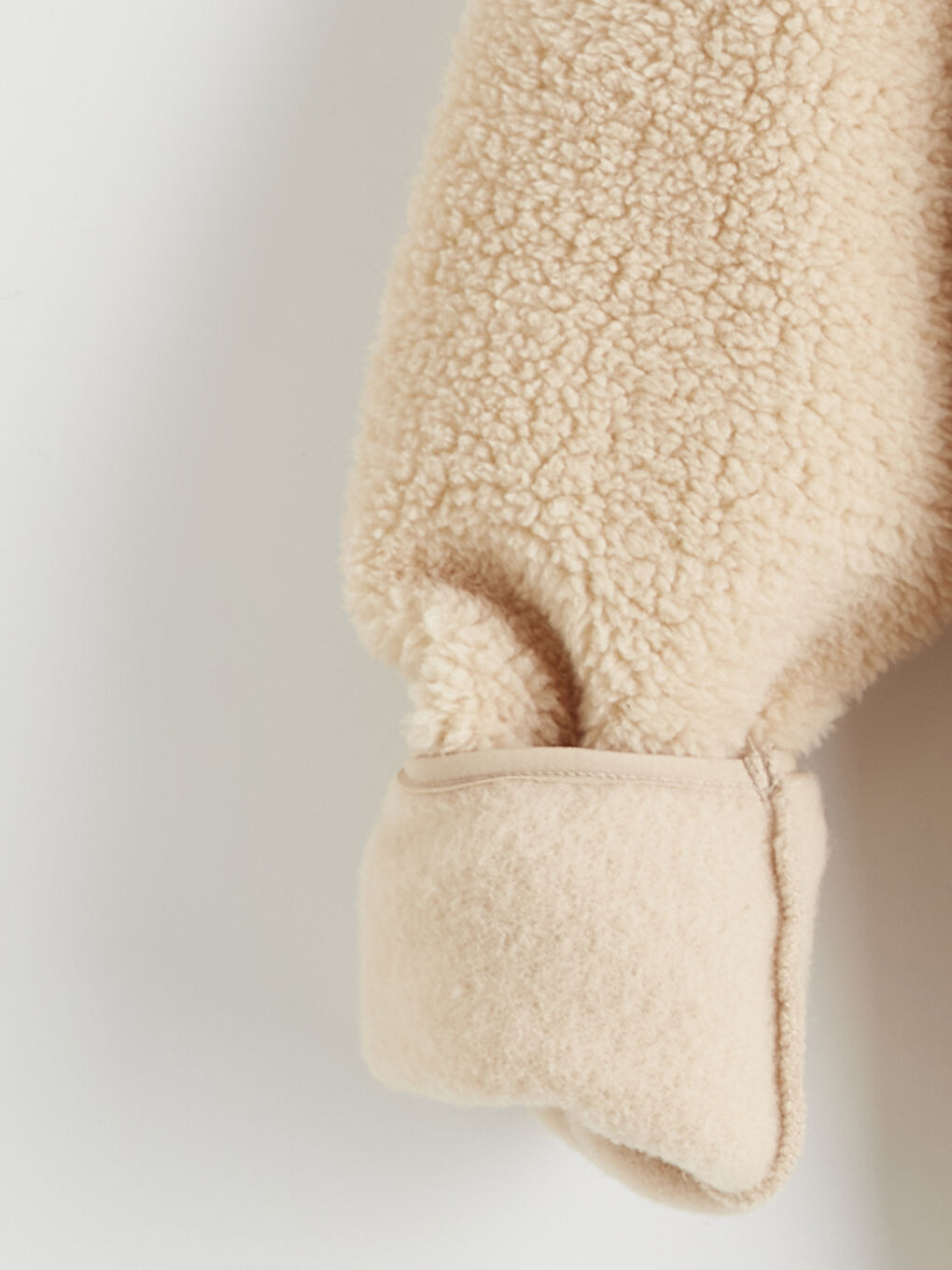 Bej Dik Yaka Pelüş Erkek Sweatshirt		
-1