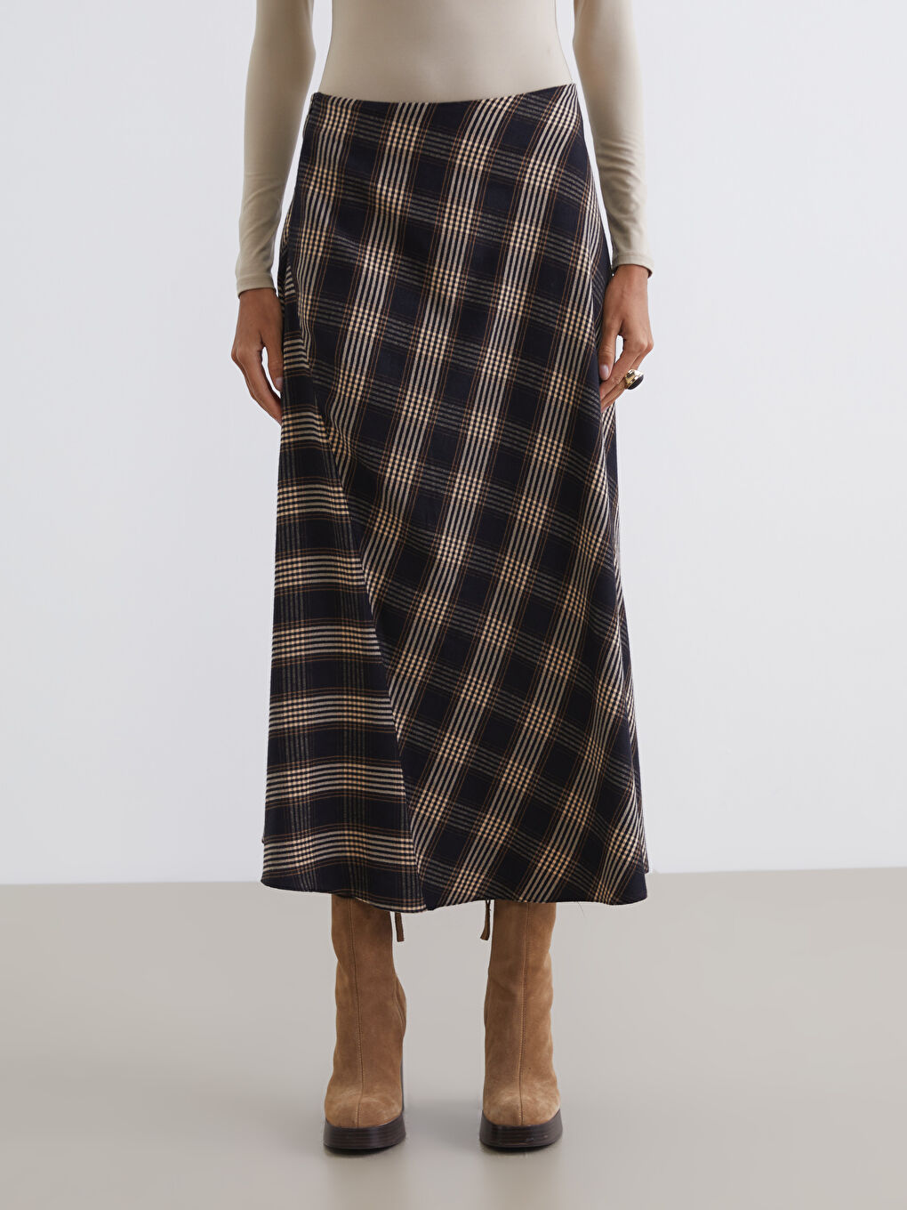 Siyah Beli Fermuarlı Ekose Kloş Etek-1