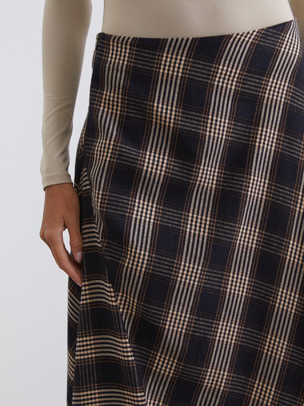 Siyah Beli Fermuarlı Ekose Kloş Etek-2