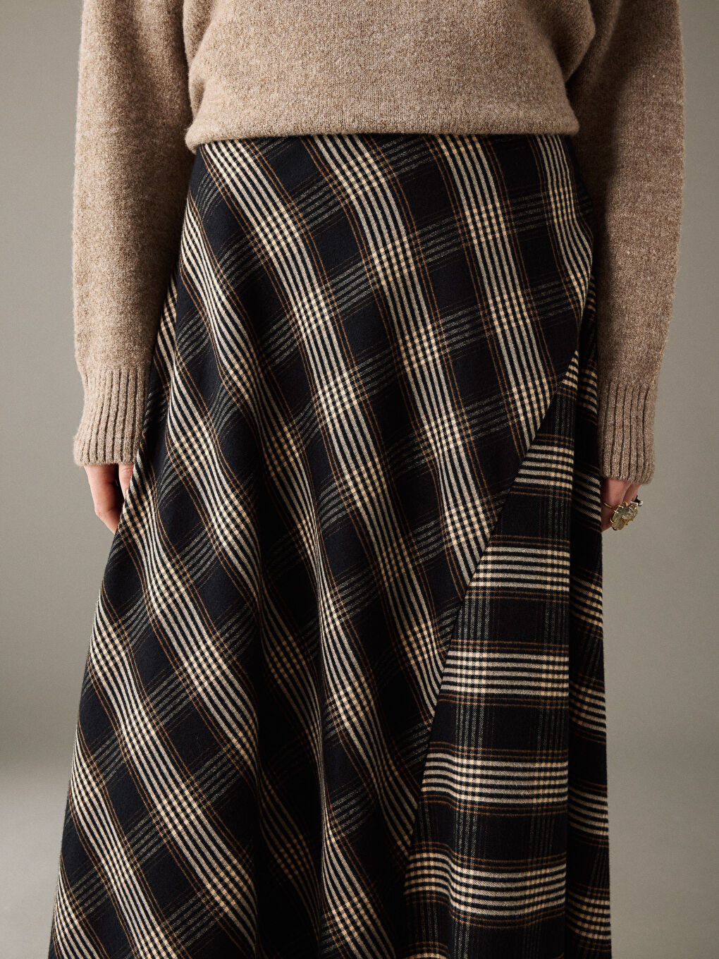 Waist Zippered Plaid Flared Skirt-4