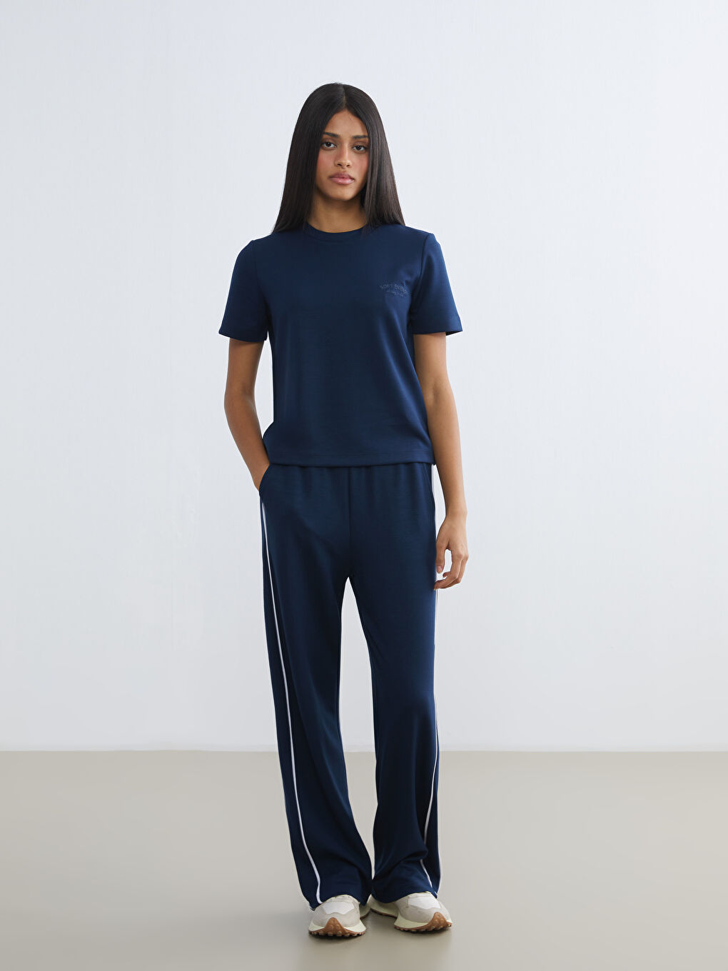 Lacivert Bisiklet Yaka Nakışlı Kadın Spor Tişört-1