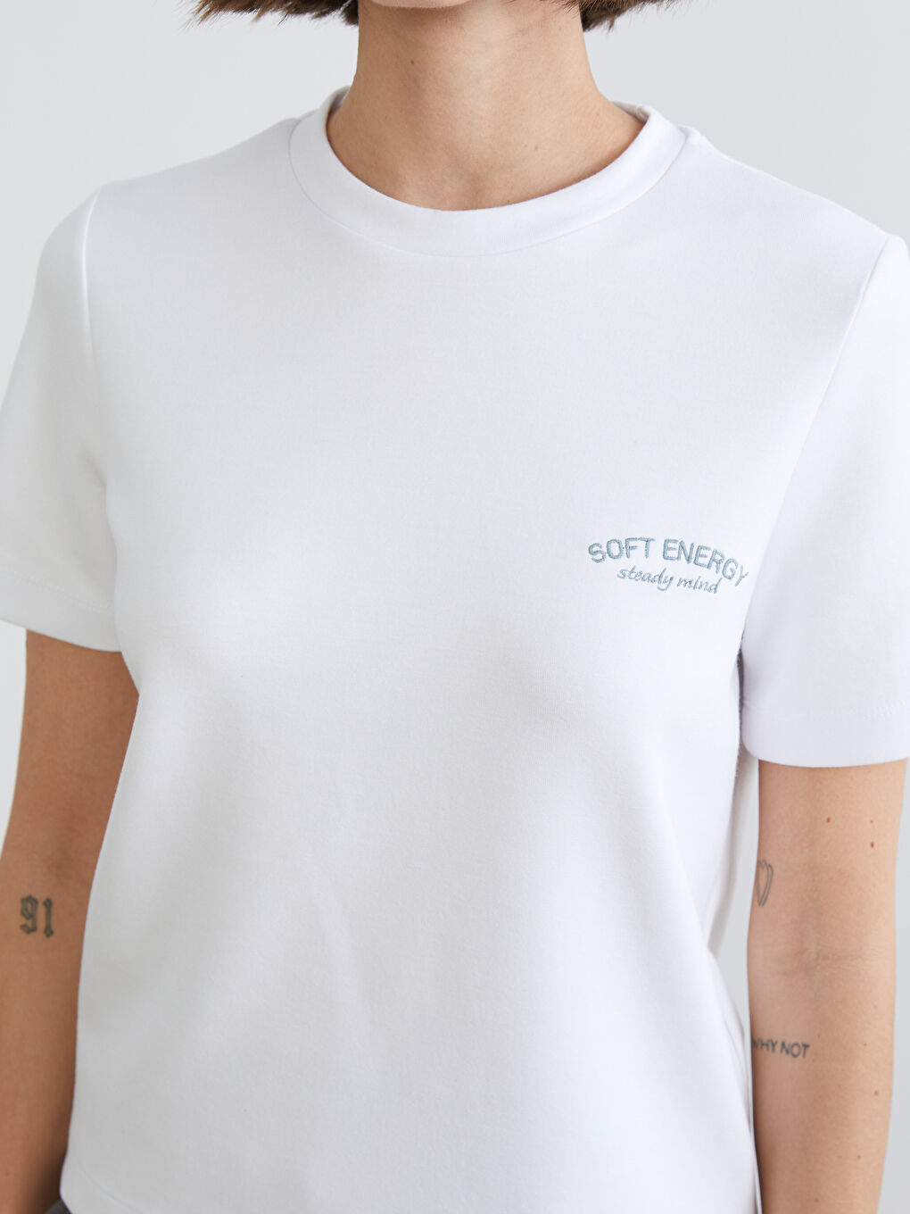 Beyaz Nakışlı Modal Karışımlı Kadın Spor Tişört-2