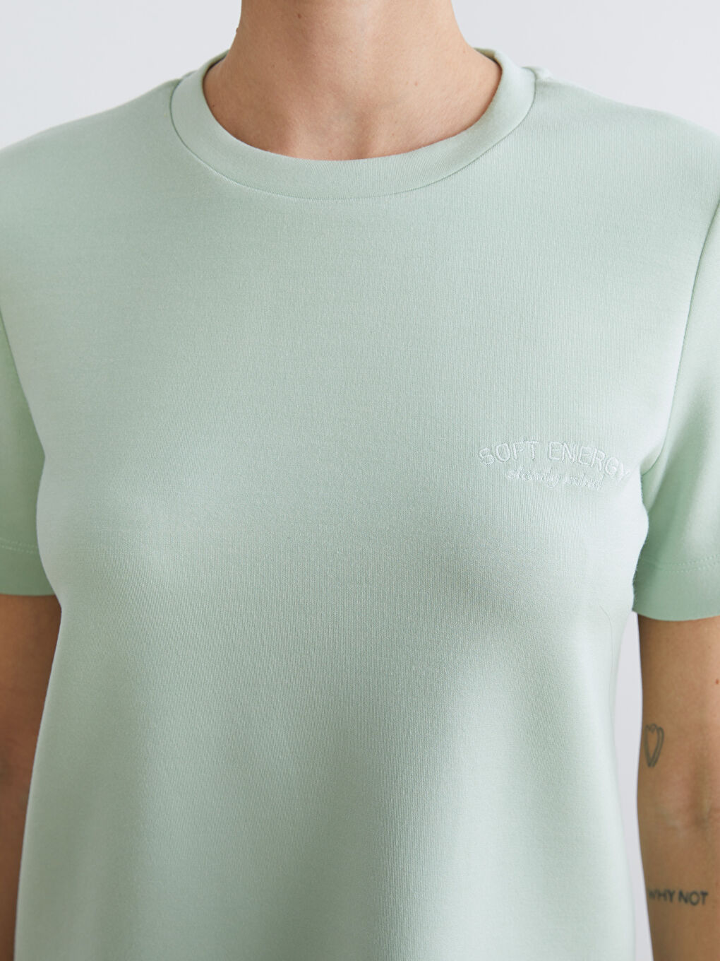 Yeşil Bisiklet Yaka Nakışlı Kadın Spor Tişört-2