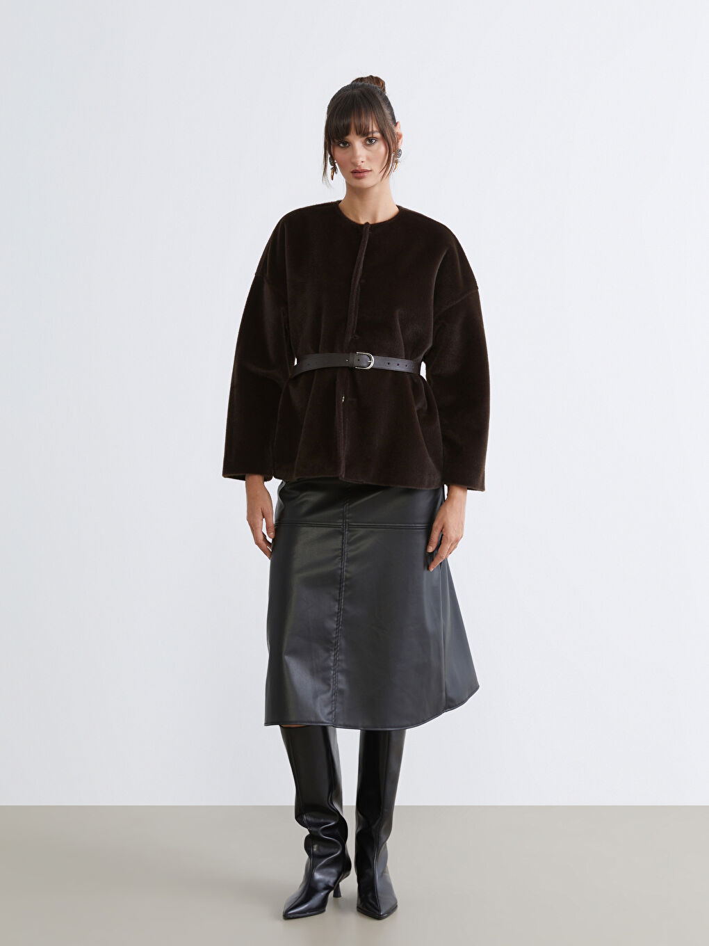 معطف بني امرأة-1