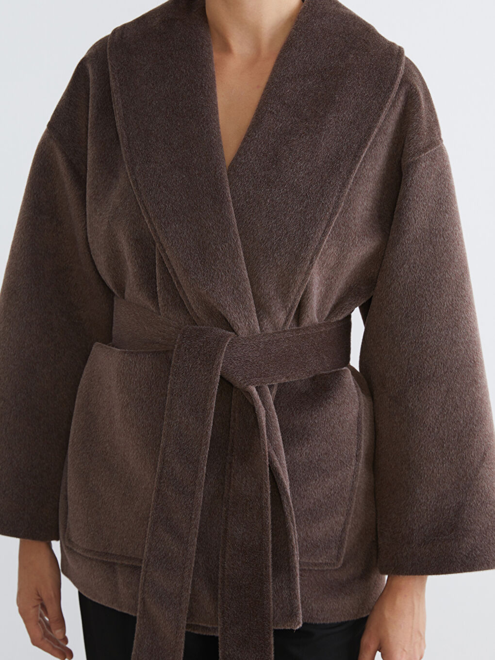 Bej Kruvaze Yaka Kadın Kaşe Kaban-2