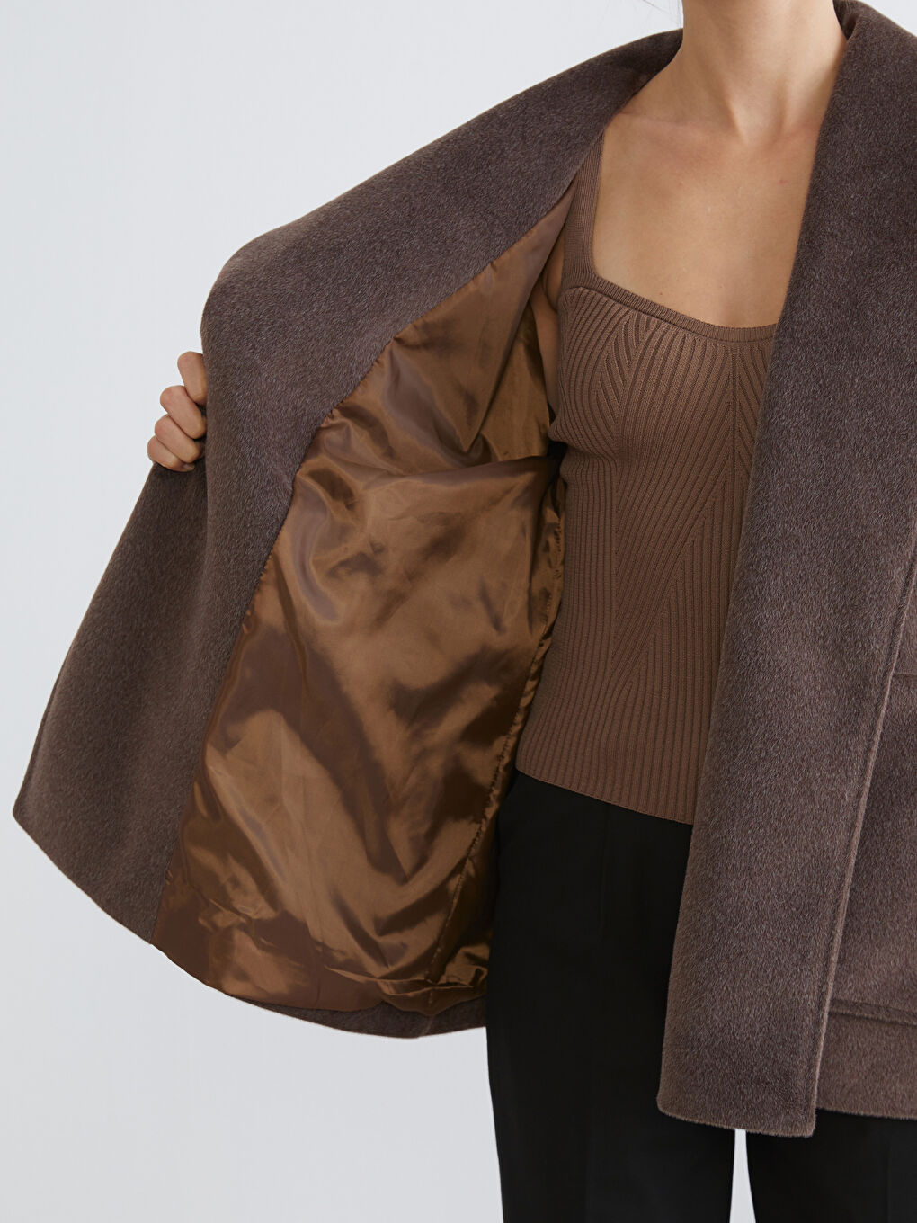 Bej Kruvaze Yaka Kadın Kaşe Kaban-3