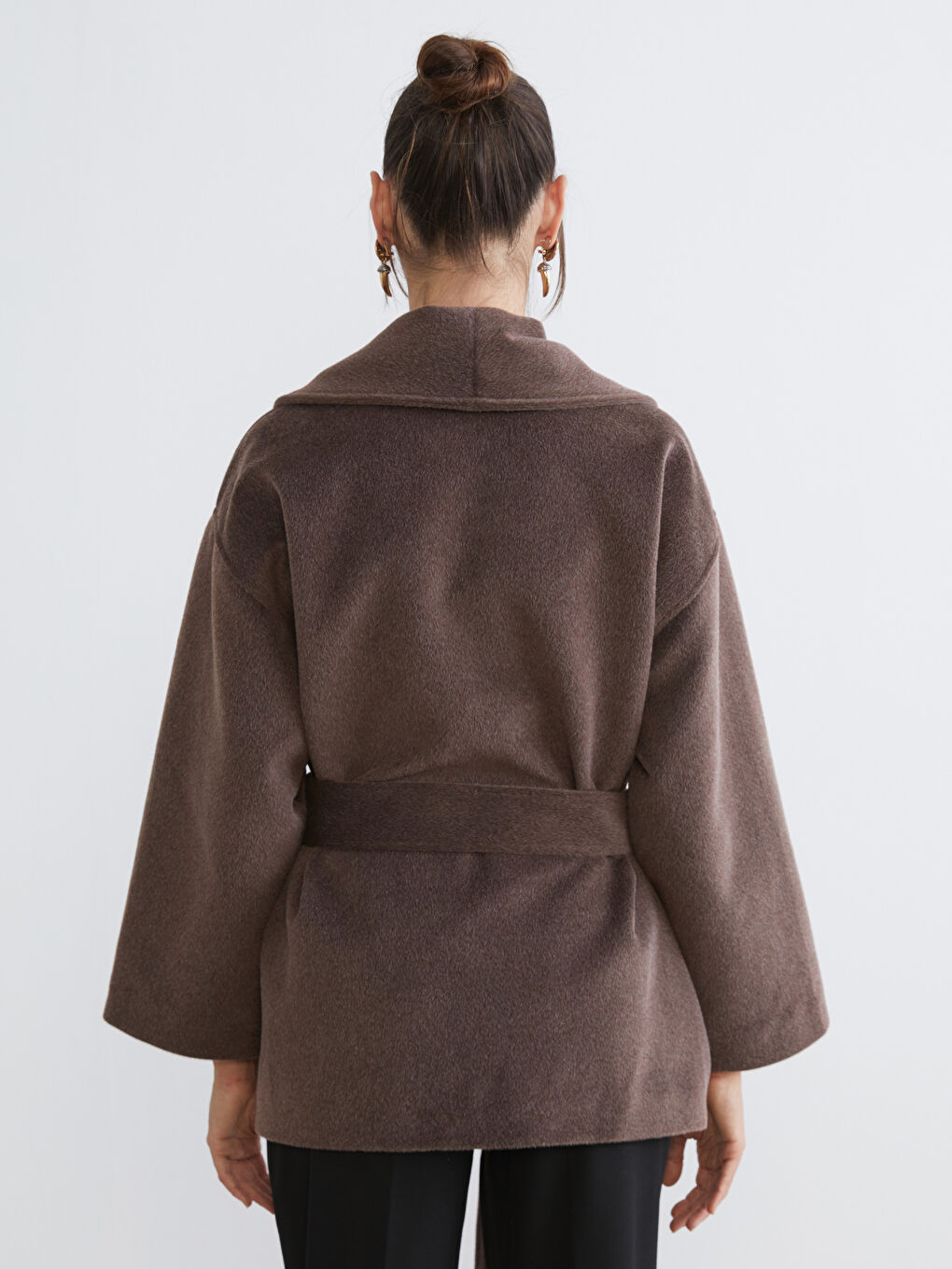 Bej Kruvaze Yaka Kadın Kaşe Kaban-4