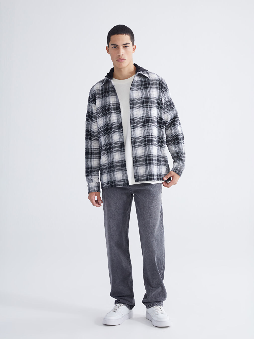 Siyah Kapüşonlu Regular Fit Uzun Kollu Ekose Erkek Gömlek Ceket-1