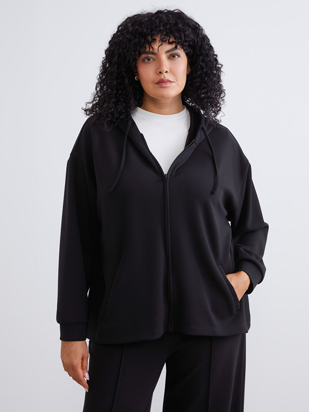 Siyah Büyük Beden Kapüşonlu Kadın Fermuarlı Sweatshirt