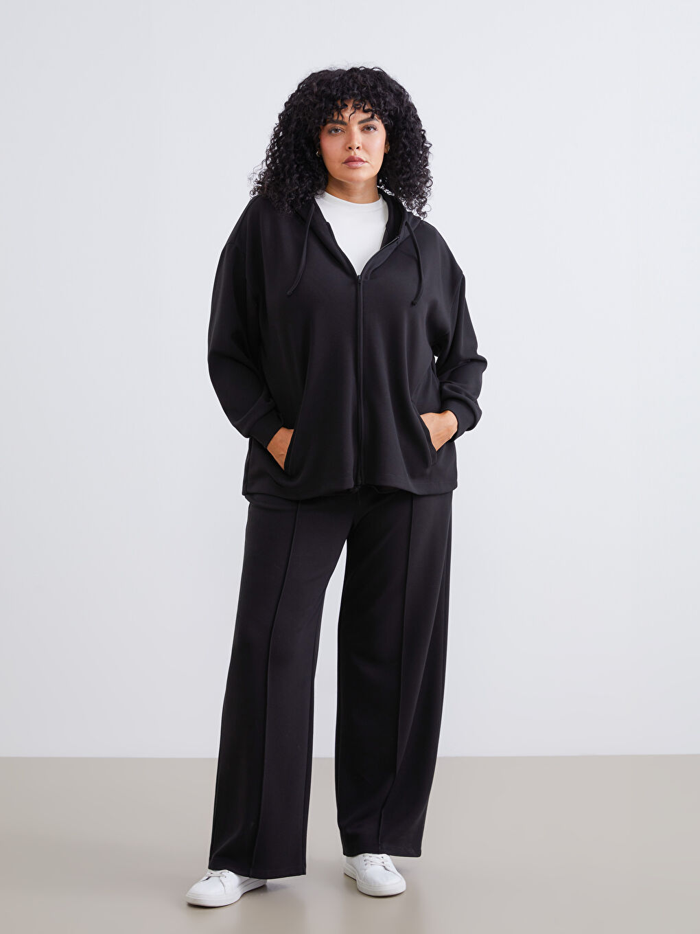 Siyah Büyük Beden Kapüşonlu Kadın Fermuarlı Sweatshirt-1