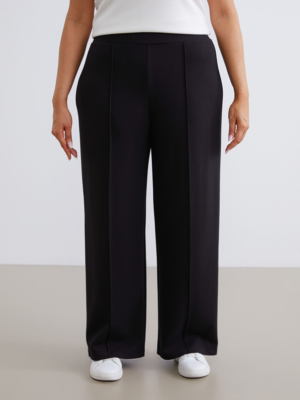 Siyah Büyük Beden Beli Lastikli Kadın Eşofman Altı-1