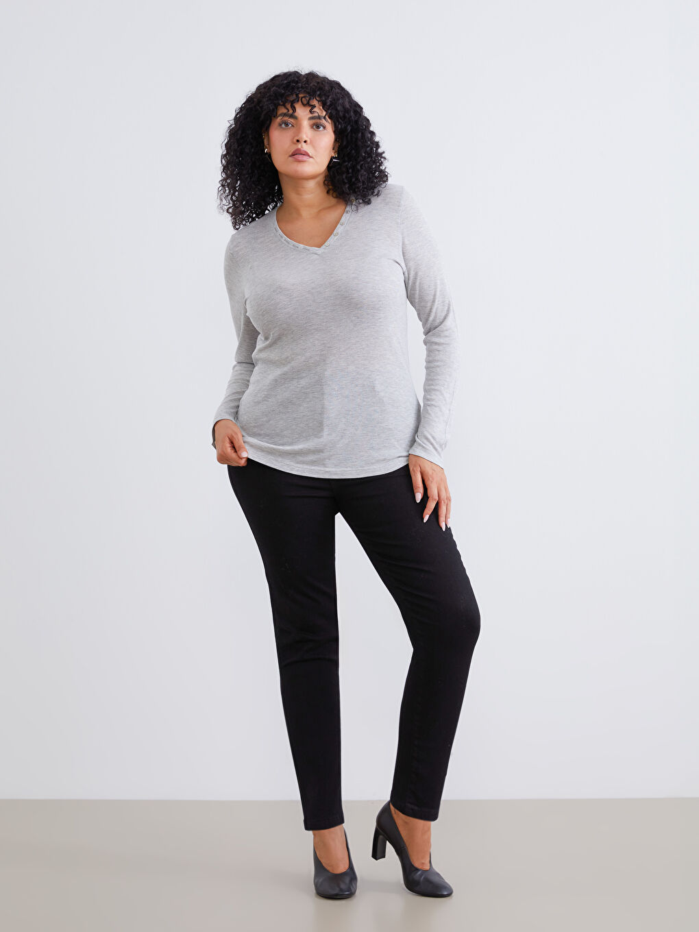 Gri Büyük Beden V Yaka Kadın Body-1