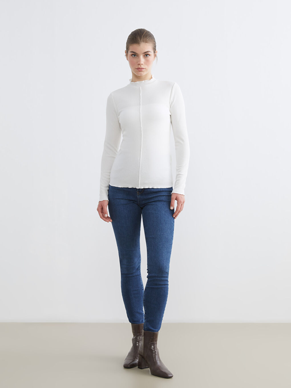 Ekru Fırfırlı Dik Yaka Kadın Body-1