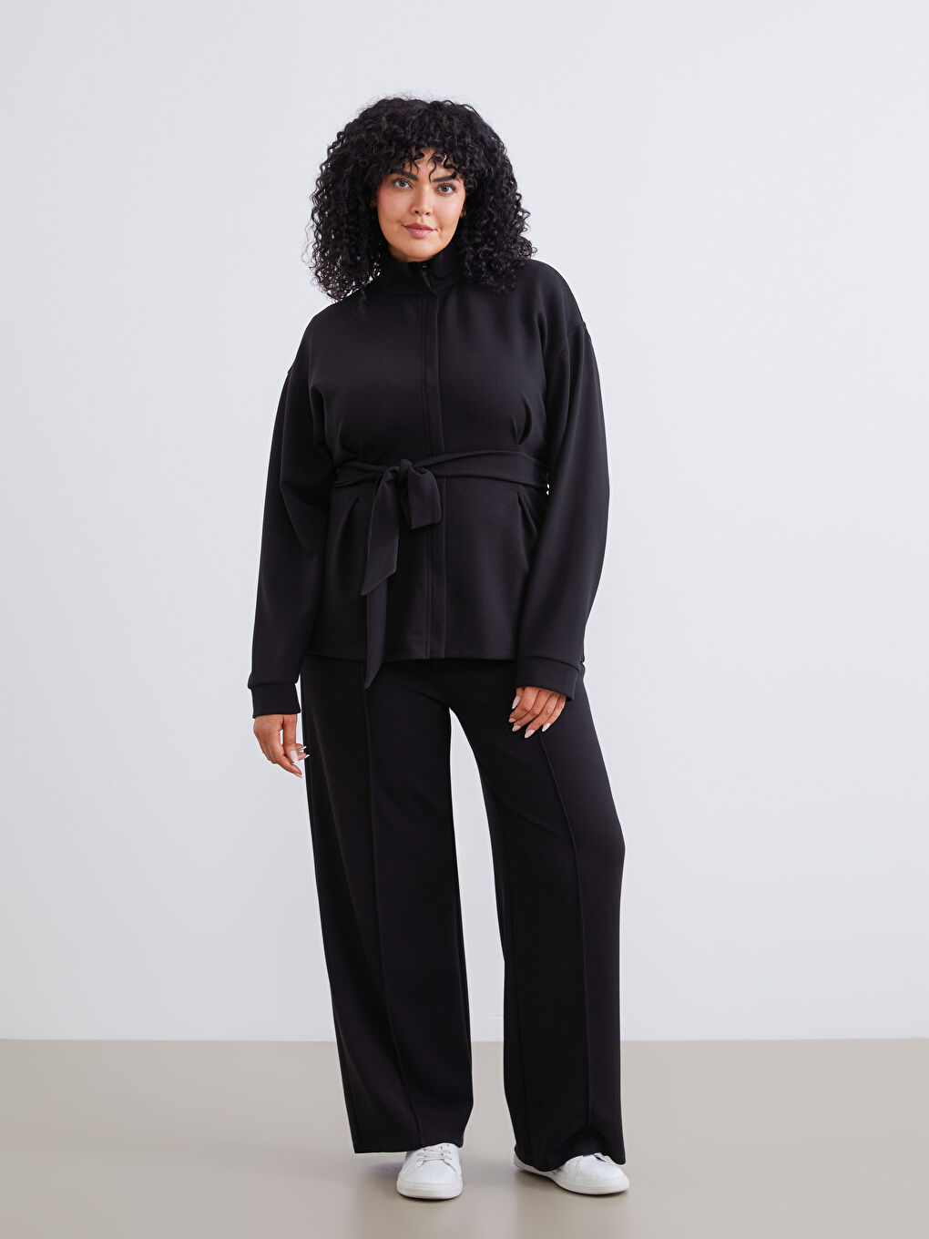 Siyah Büyük Beden Dik Yaka Kadın Fermuarlı Sweatshirt-1