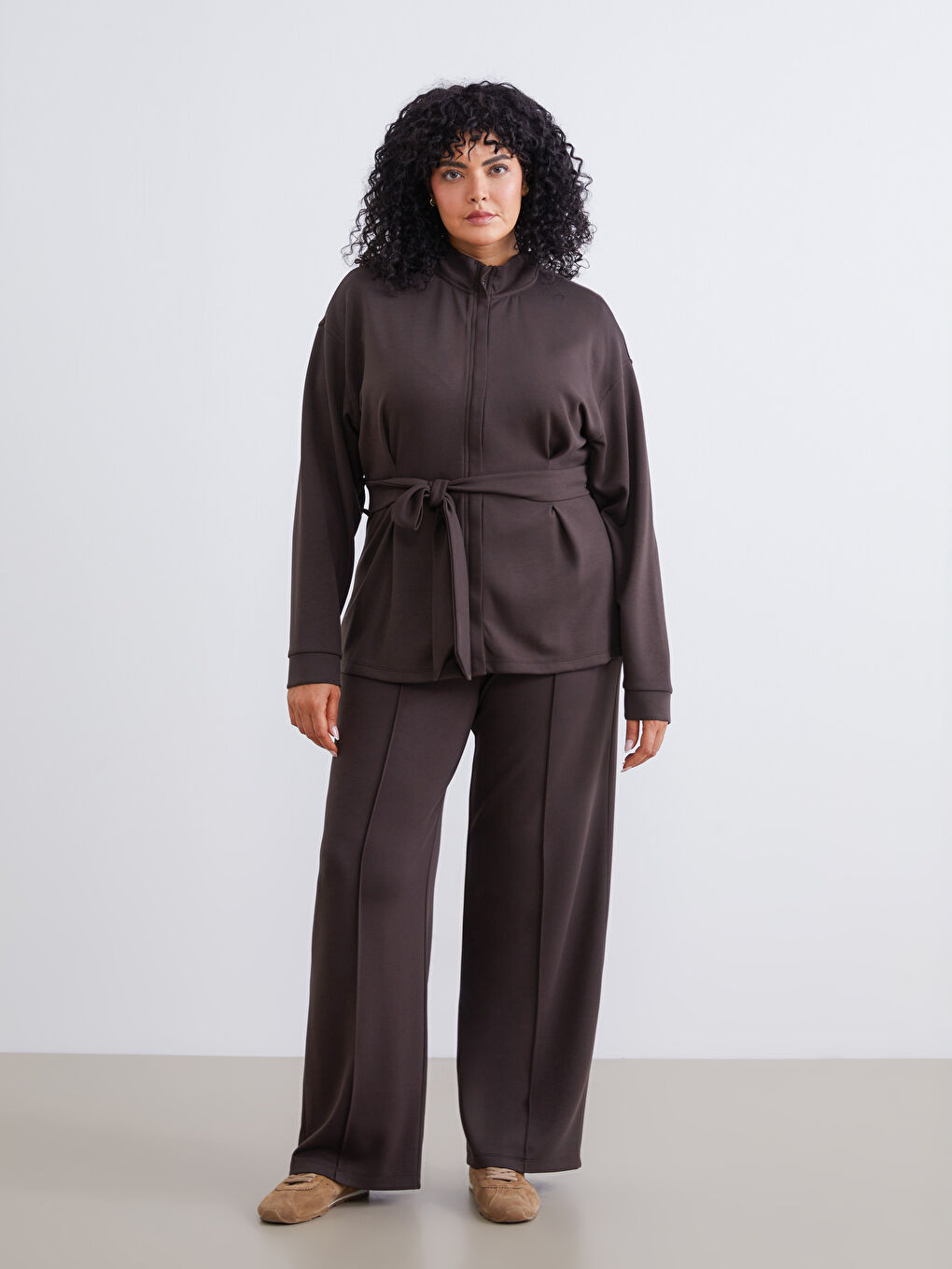 Kahverengi Büyük Beden Dik Yaka Kadın Fermuarlı Sweatshirt-1
