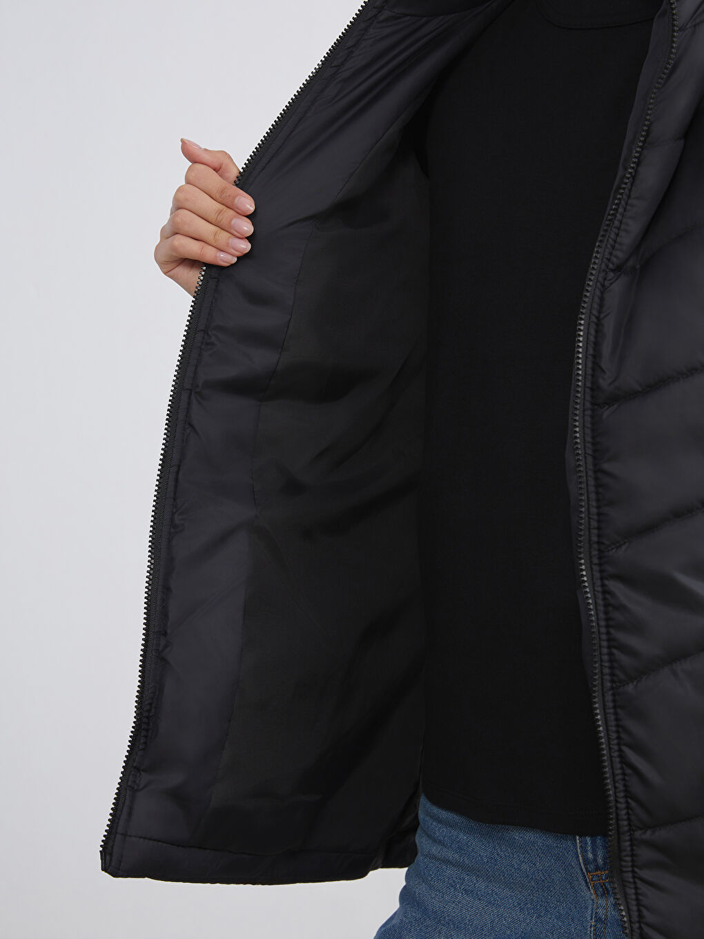 Siyah Kürklü Kapüşonlu Kadın Şişme Mont-3