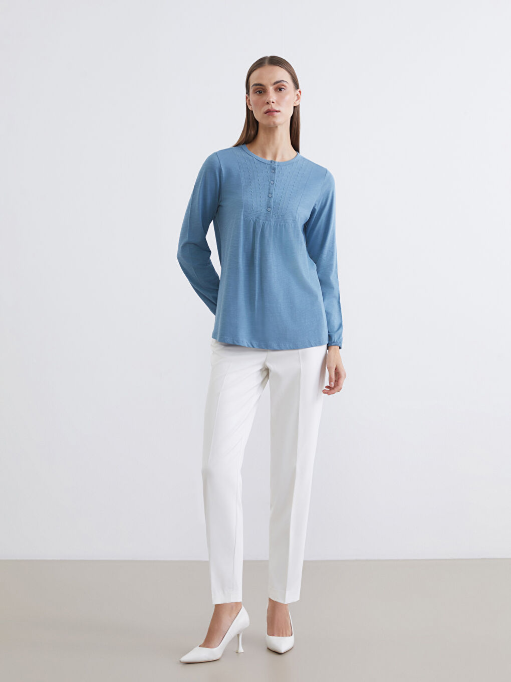 Mavi Bisiklet Yaka Nakışlı Bluz-1