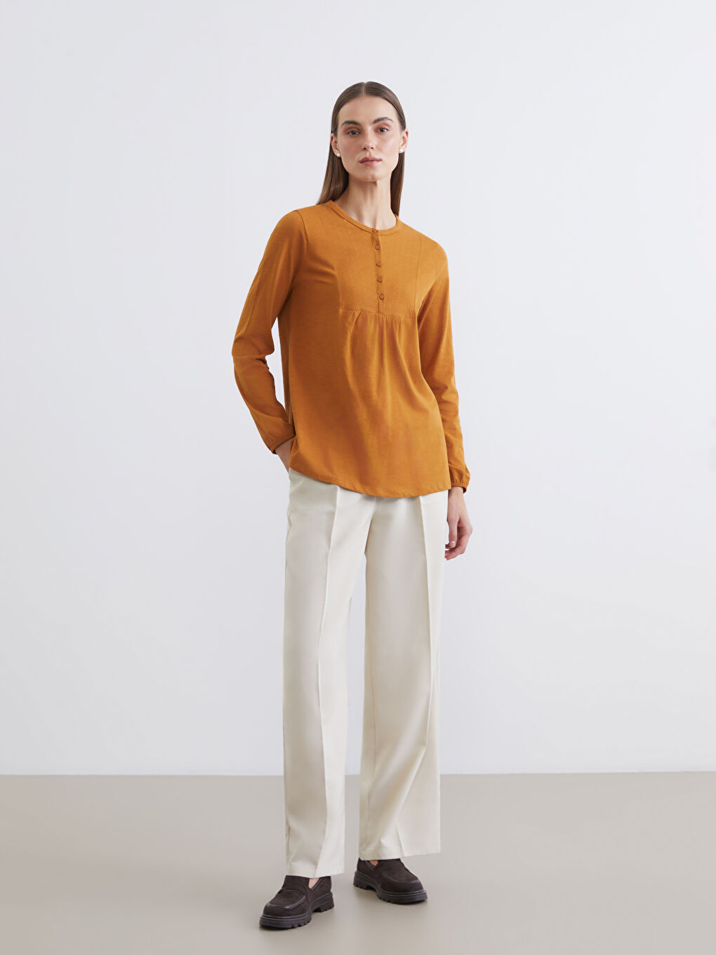 Sarı Bisiklet Yaka Nakışlı Bluz-1