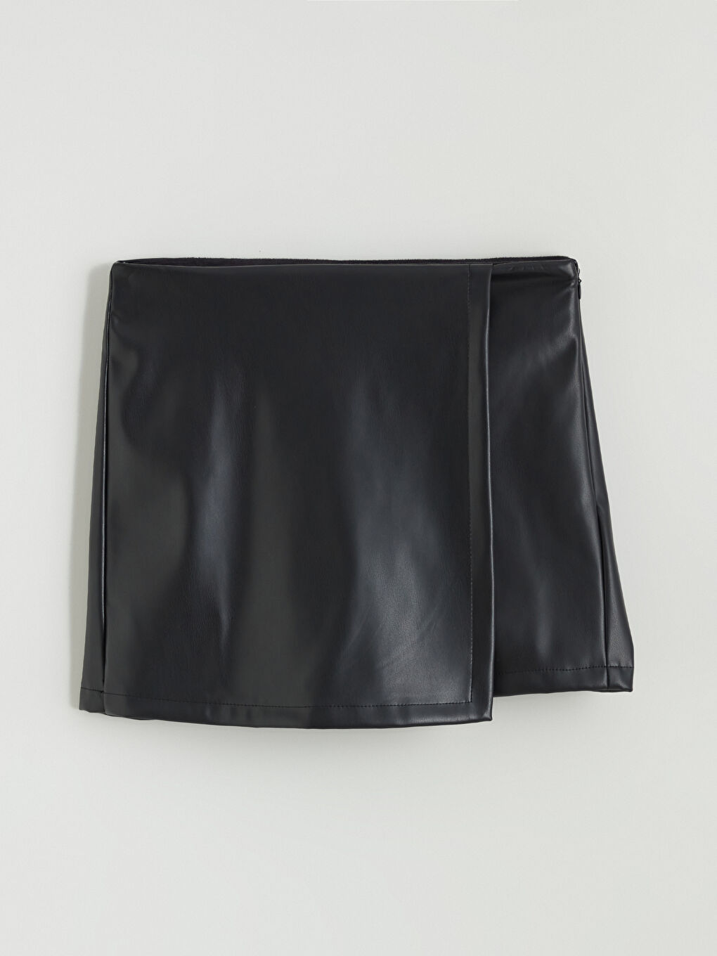 Siyah Beli Fermuarlı Deri Görünümlü Şort Etek-4