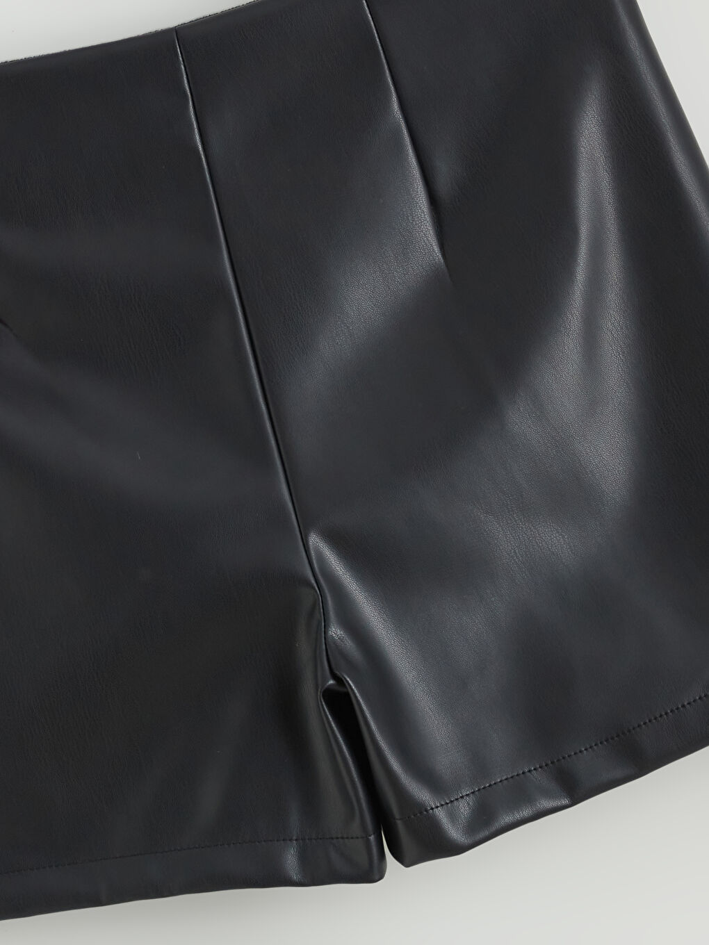 Siyah Beli Fermuarlı Deri Görünümlü Şort Etek-6