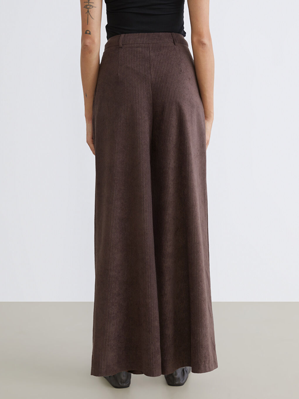 پانتۆڵ قاوه‌یی ژن-3