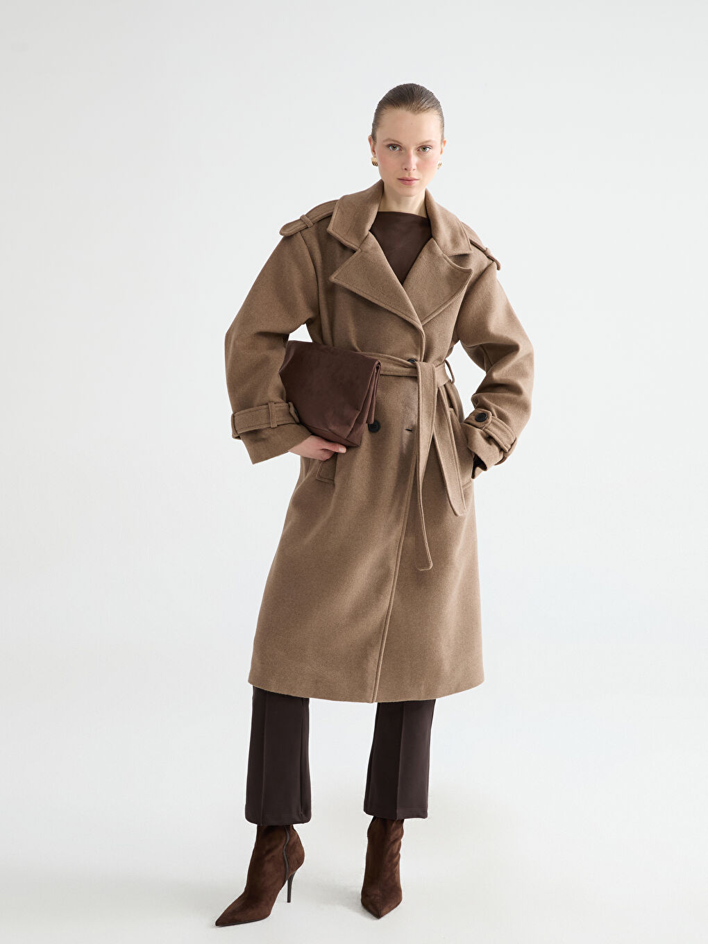 Bej Kruvaze Yaka Kadın Kaşe Kaban