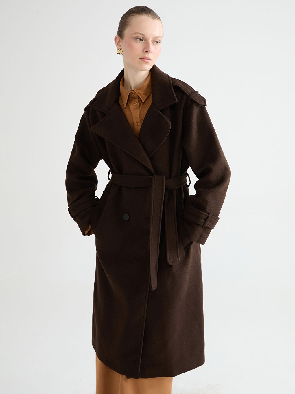 Kahverengi Kruvaze Yaka Kadın Kaşe Kaban