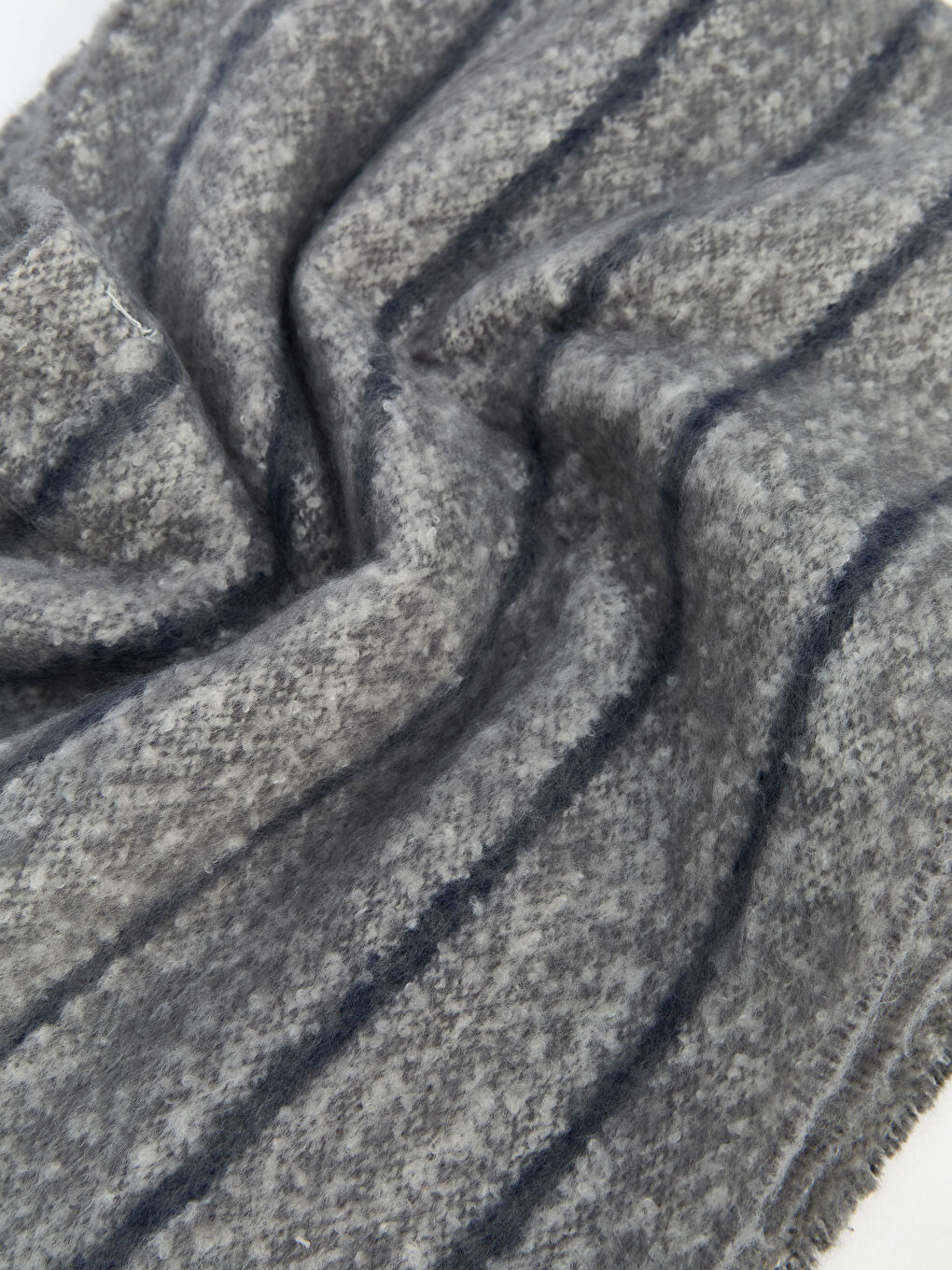 Gri Püsküllü Kadın Atkı-2