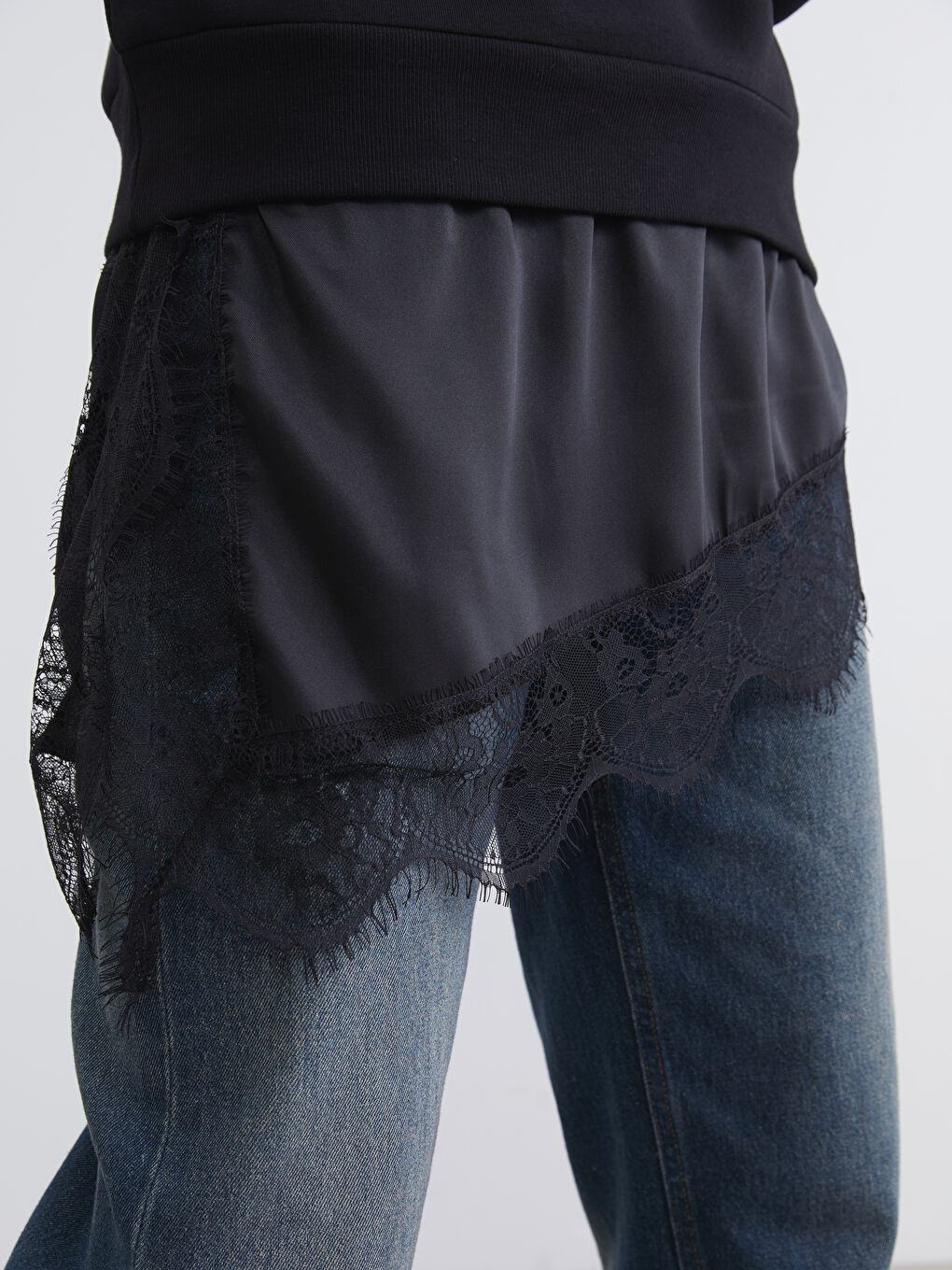 Siyah Dantel Detaylı Oversize Kalın Kadın Sweatshirt	-2